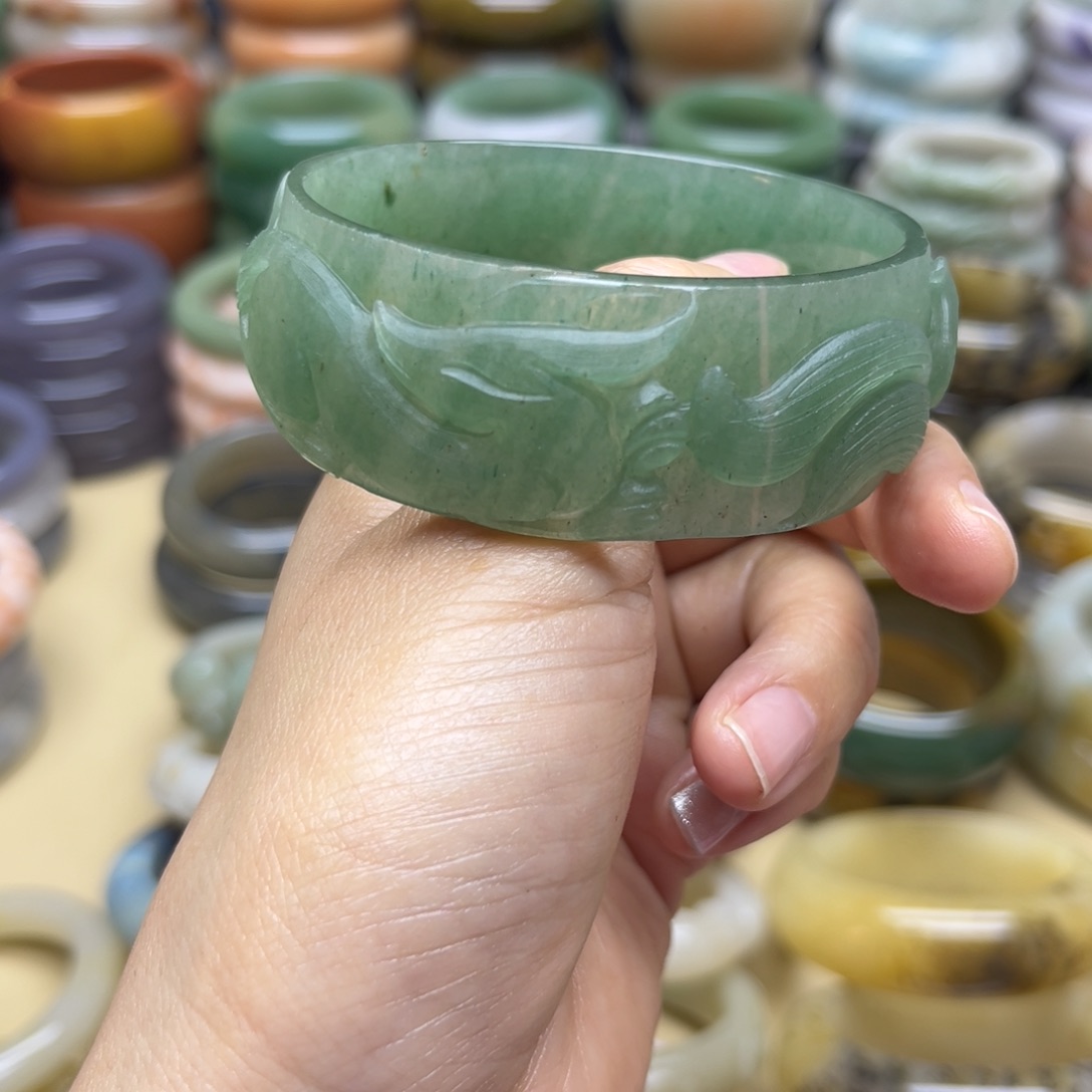 石英质玉手镯未镶嵌