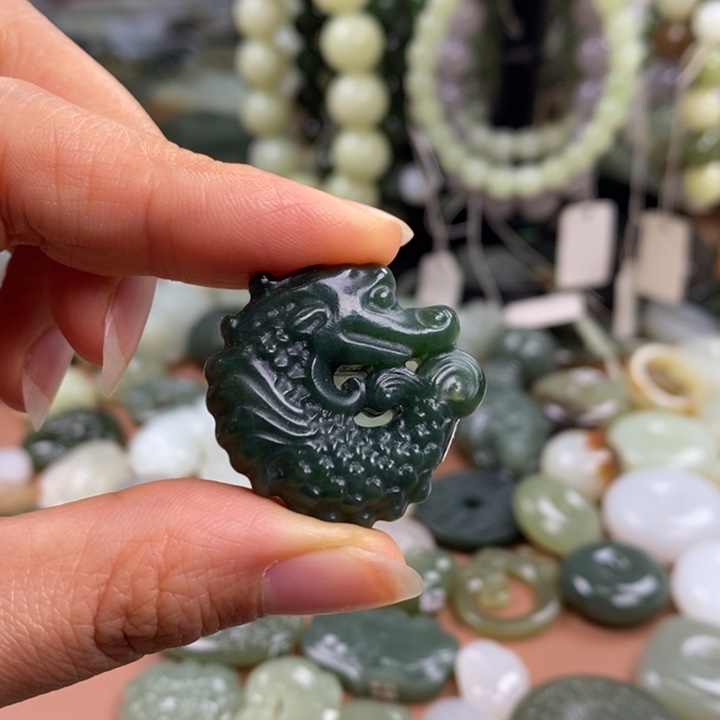 和田玉未镶嵌颈饰