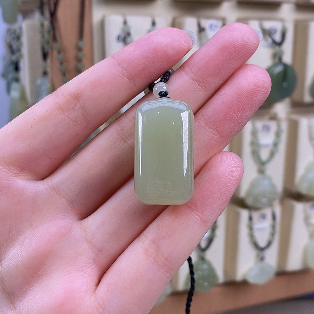 四***然和田玉未镶嵌颈饰