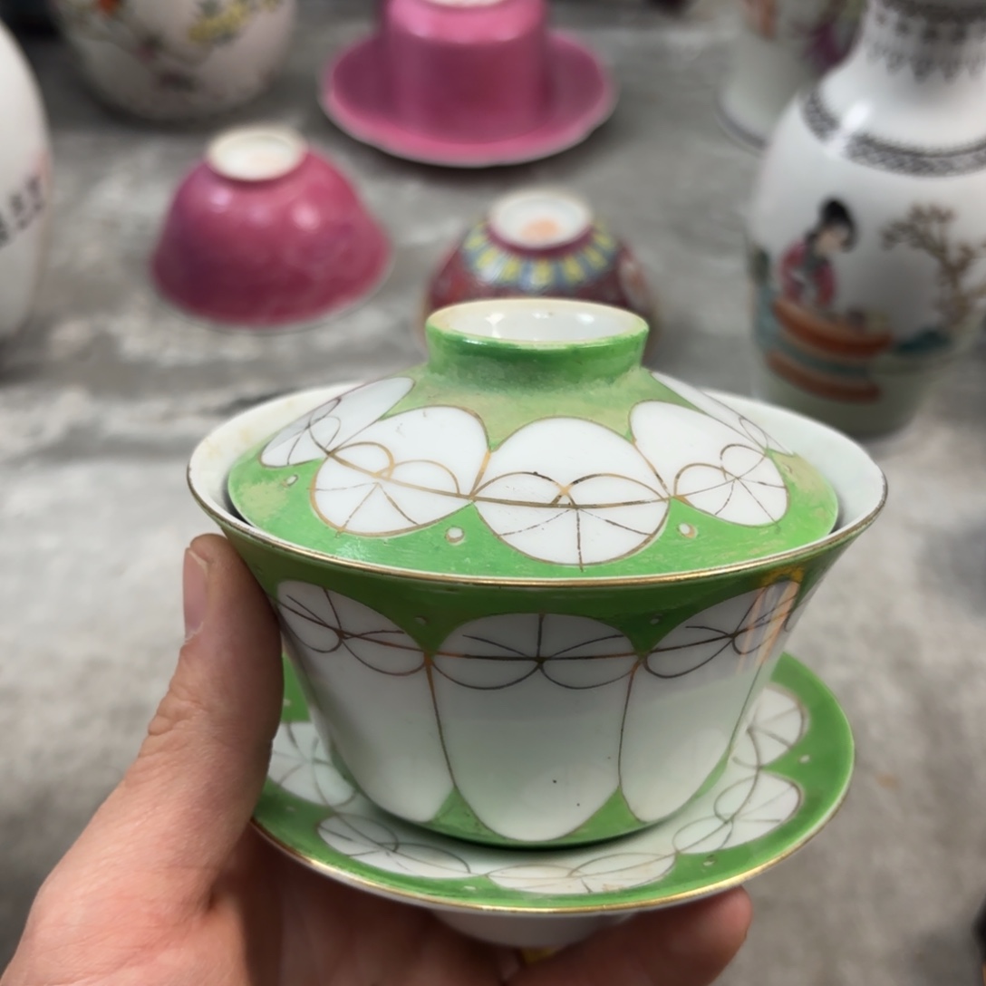 苹果绿描金三才盖碗