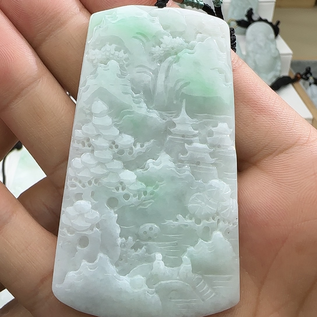 用***7翡翠未镶嵌颈饰翡翠