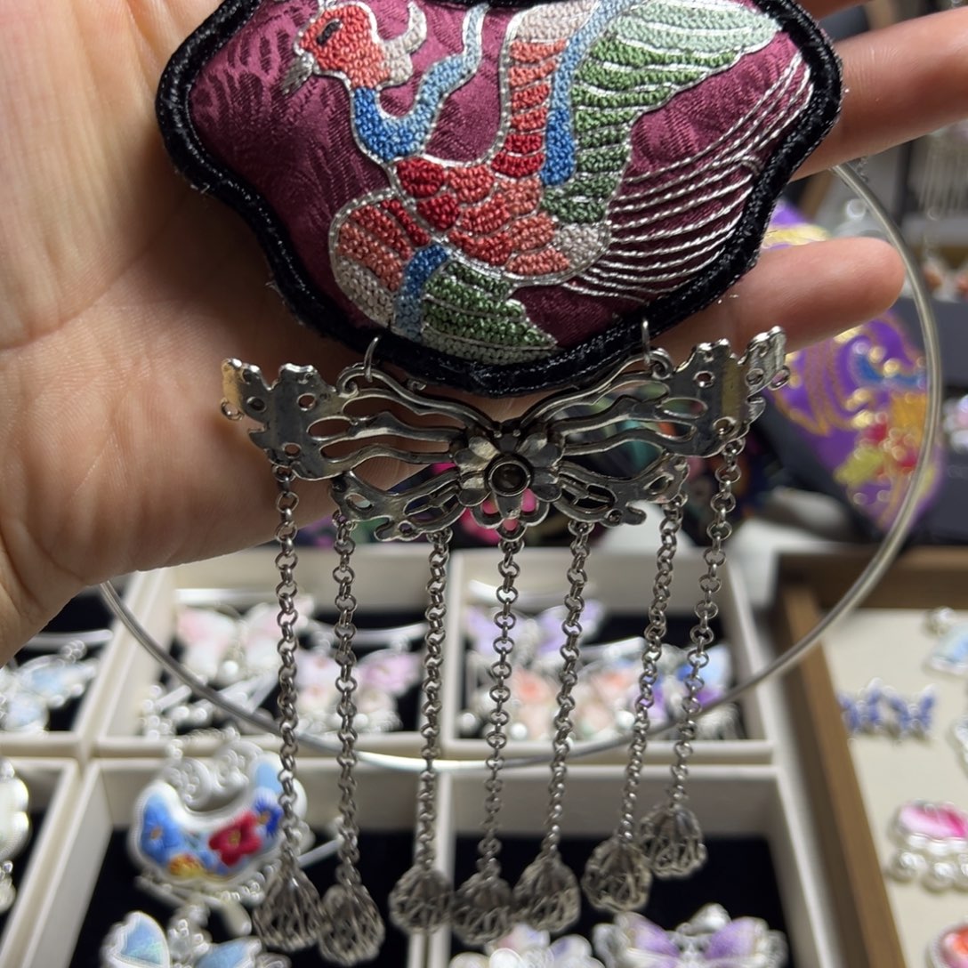 织绣非遗苗绣吊坠