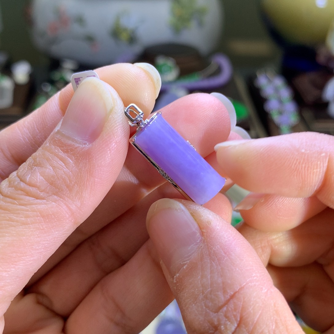 翡翠颈饰18K金镶嵌翡翠