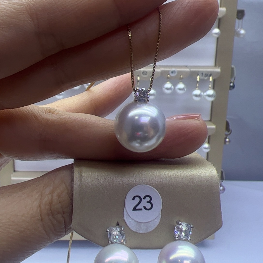 淡水珍珠吊坠(赠链)18K金镶嵌