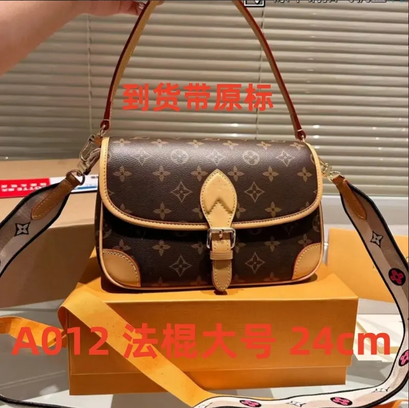 A012 法棍大号 24cm【里外标全对】【有礼盒】单肩包