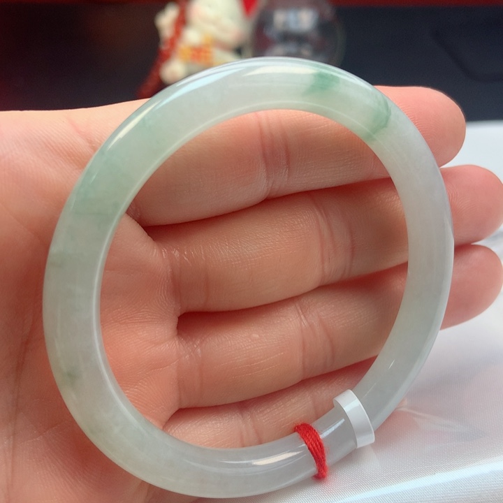 翡翠手镯未镶嵌54圈