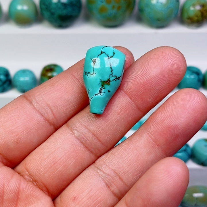 绿松石未镶嵌珠宝奇石