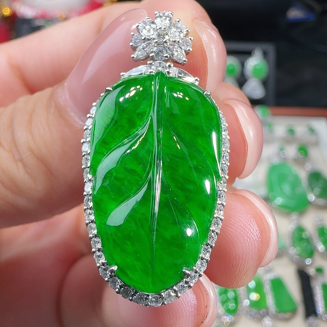 翡翠吊坠(不含链)18K金镶嵌