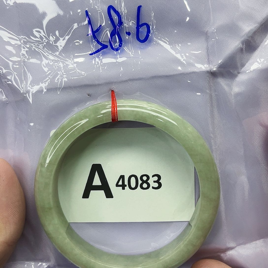 翡翠手镯未镶嵌多样性