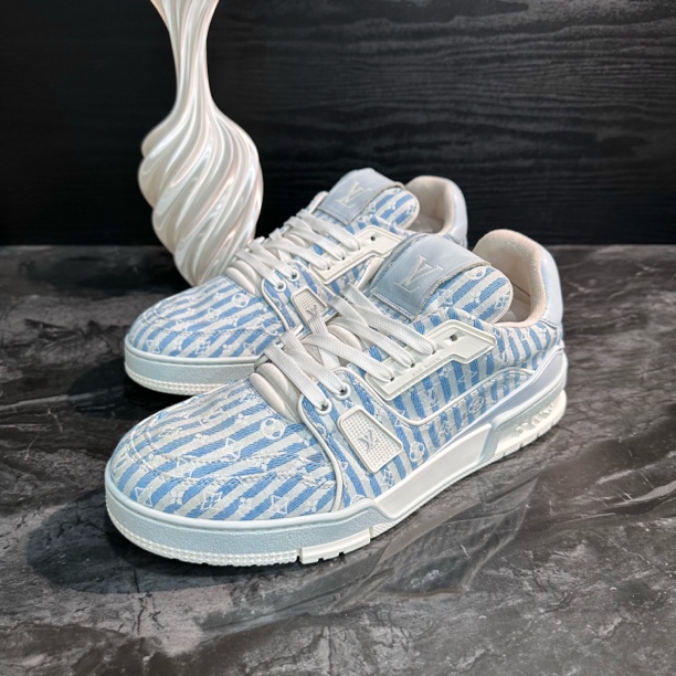 95新 LouisVuitton/路易威登 1115/Lv/41码/白蓝刺绣Trainer板鞋
