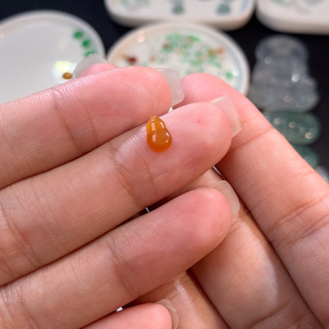 翡翠裸石未镶嵌红翡葫芦