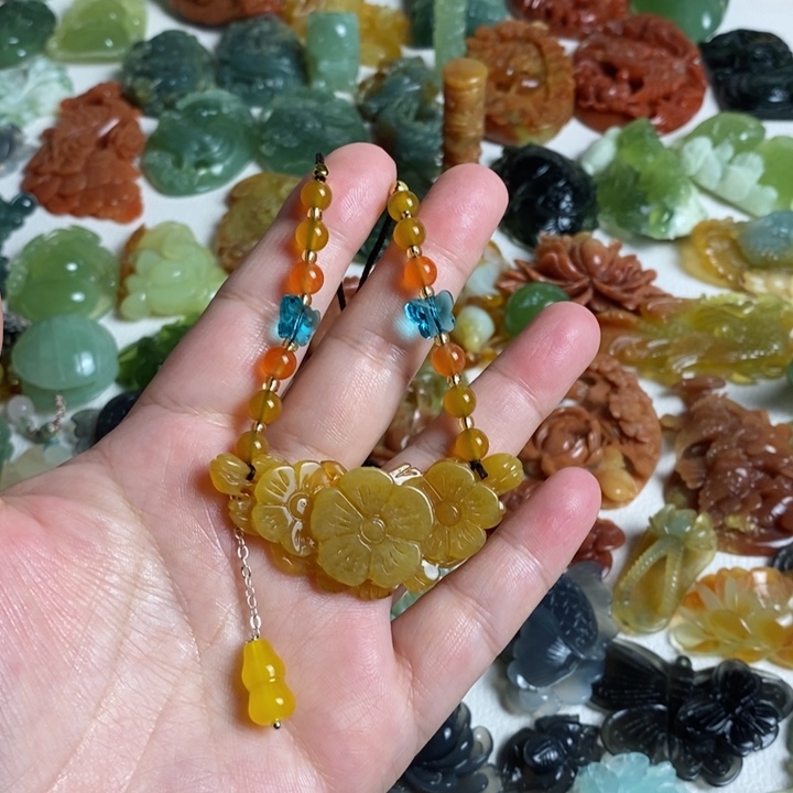 蛇纹石玉颈饰未镶嵌