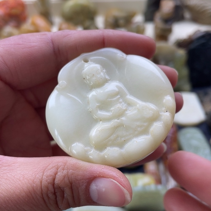 蛇纹石玉颈饰未镶嵌