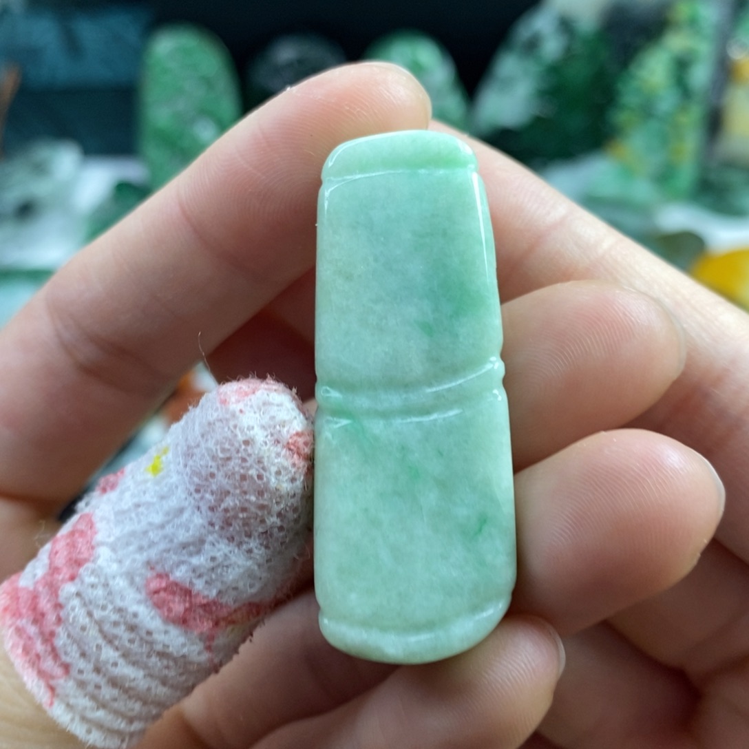 翡翠颈饰未镶嵌吊坠