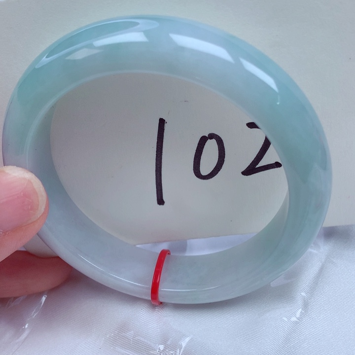 翡翠手镯未镶嵌翡翠