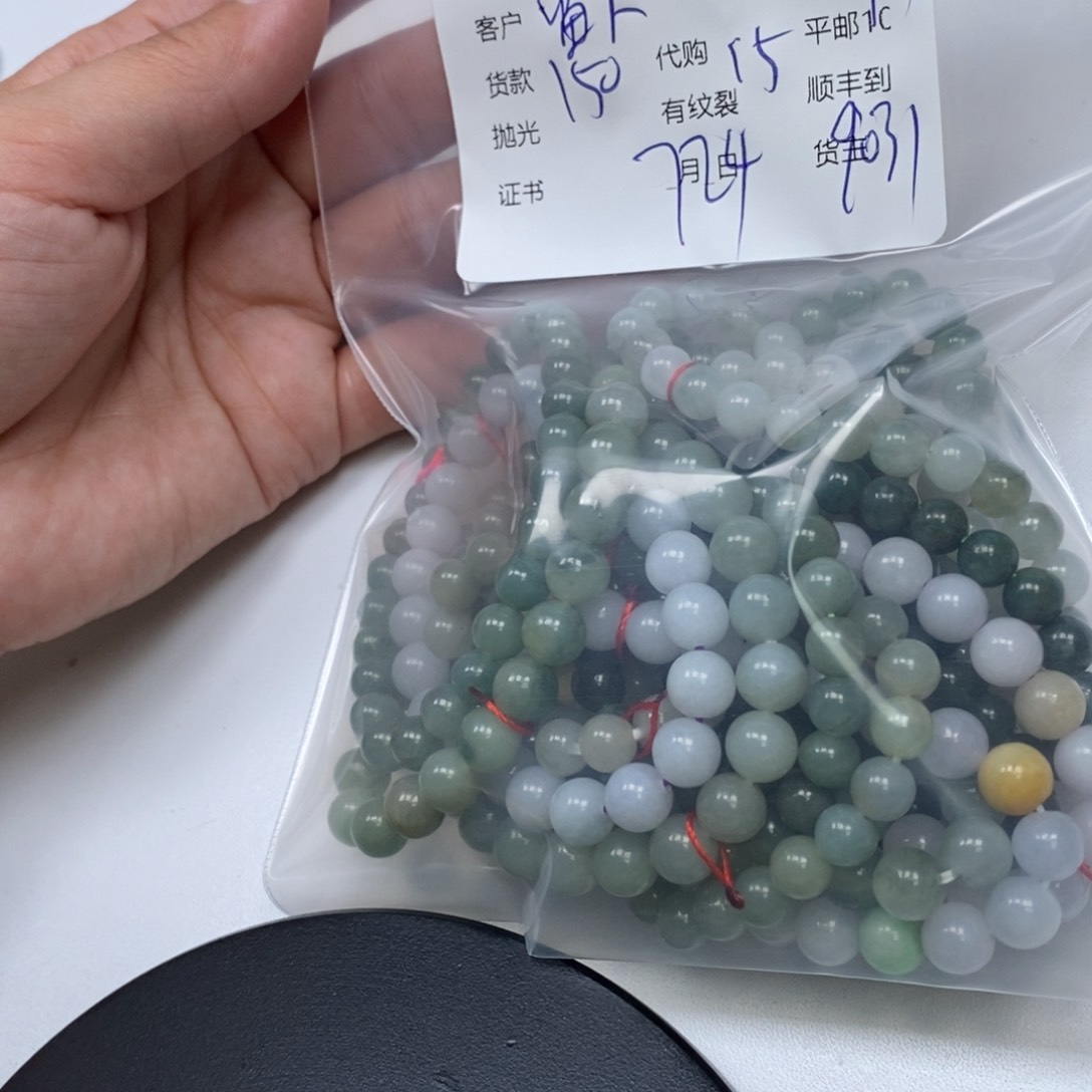 翡翠未镶嵌颈饰留****?翡翠吊坠