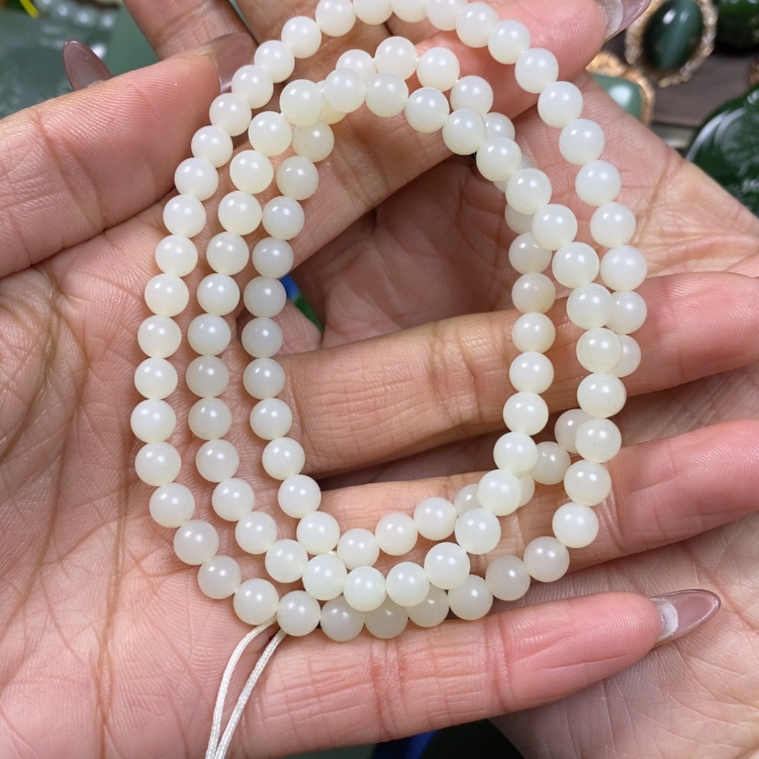 和田玉手串未镶嵌M****)