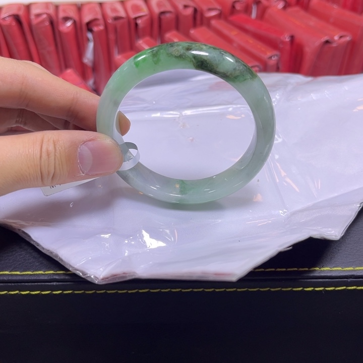 翡翠手镯未镶嵌天然a货翡翠多样性发货