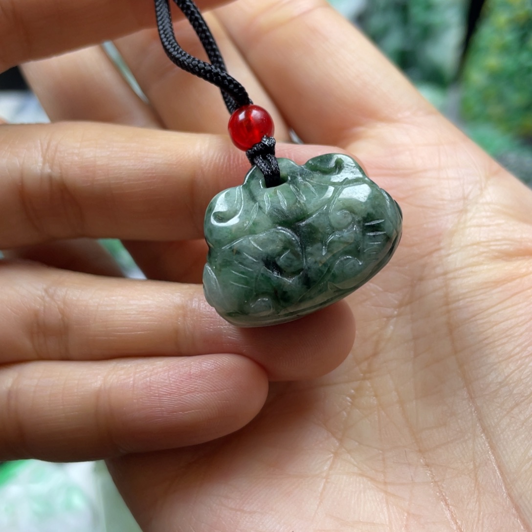 翡翠颈饰未镶嵌牌子