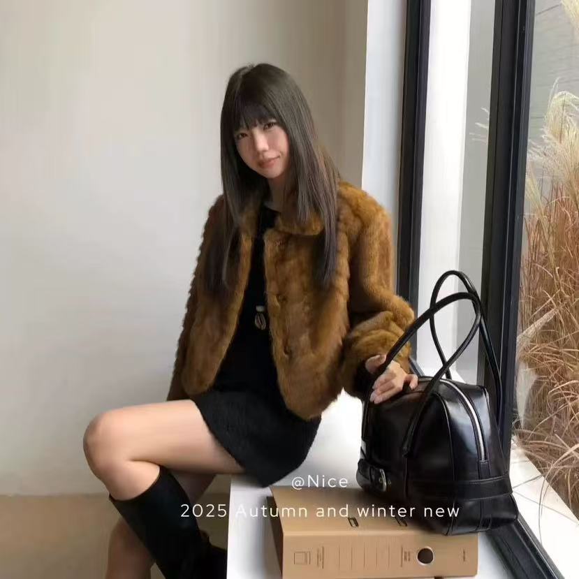 小亚推荐 2537高级感皮毛一体环保秋冬新款翻领千金风毛茸茸外套