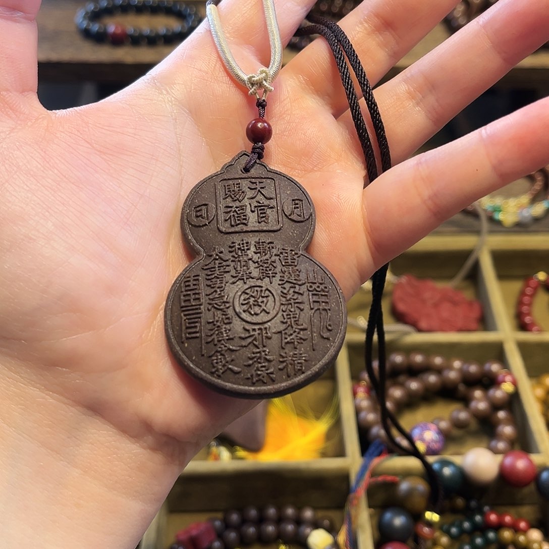 泥塑七香十二精脖挂