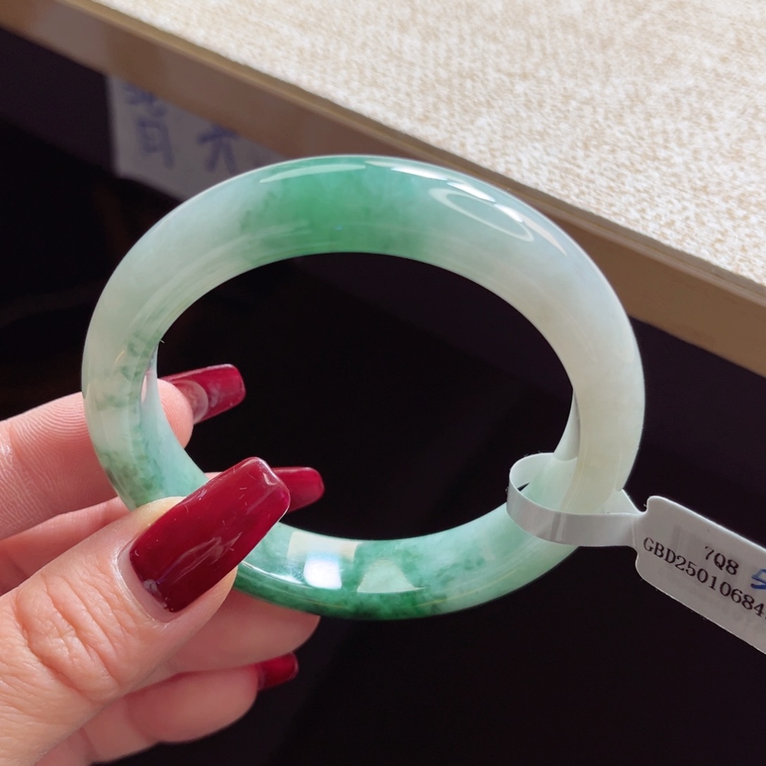 翡翠手镯未镶嵌手镯