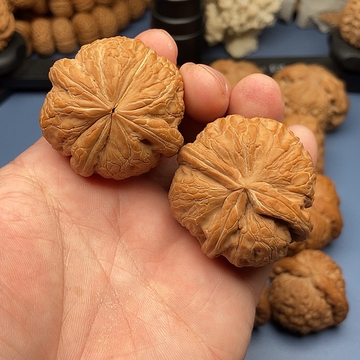 文玩核桃把件元宝异型