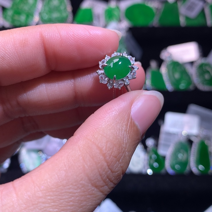 【闪购商品】18K金镶嵌戒指翡翠