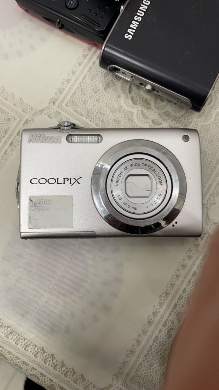 9新 Nikon/尼康 尼康s3000 1200万像素 4倍光学变焦