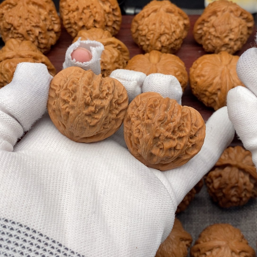 文玩核桃把件39桃心宫灯