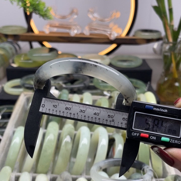 蛇纹石玉手镯未镶嵌1006