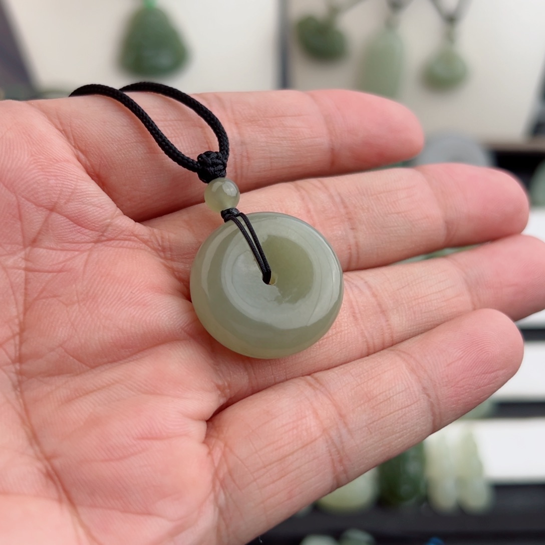 吊坠(赠链)未镶嵌和田玉666