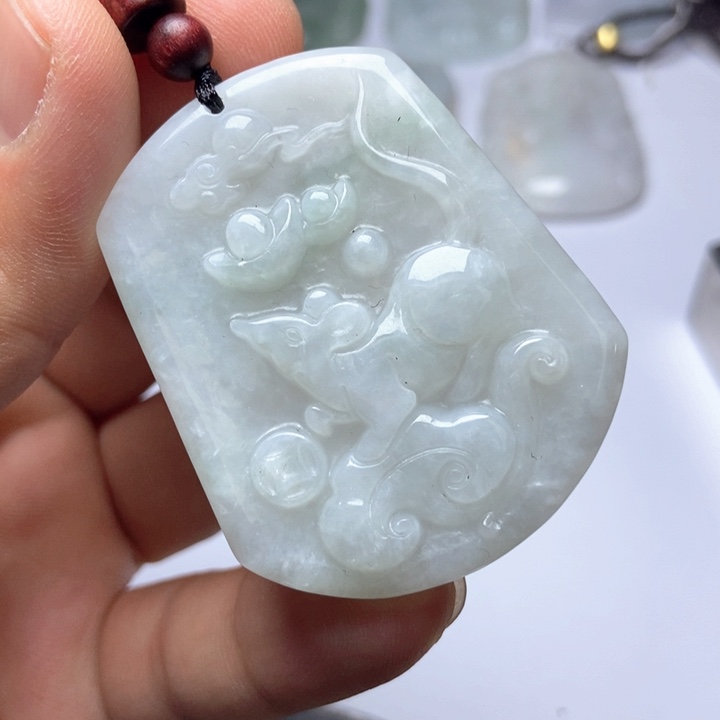 翡翠未镶嵌颈饰翡翠。