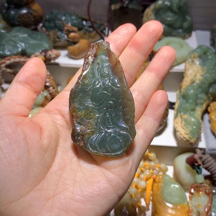 未镶嵌岫岩河磨玉（透闪石质玉）挂件