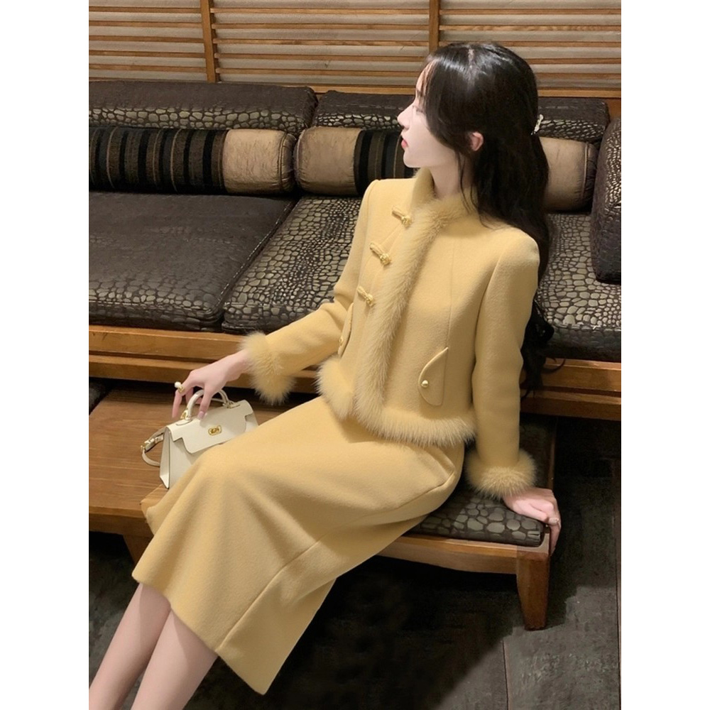 冬装搭配一整套高级感独特超好看小香风黄色外套半身裙两件套装女