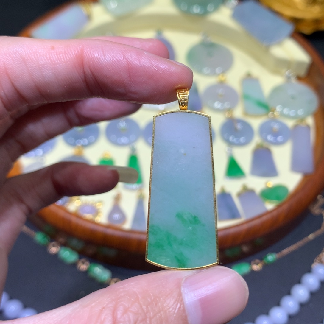 翡翠吊坠(不含链)18K金镶嵌