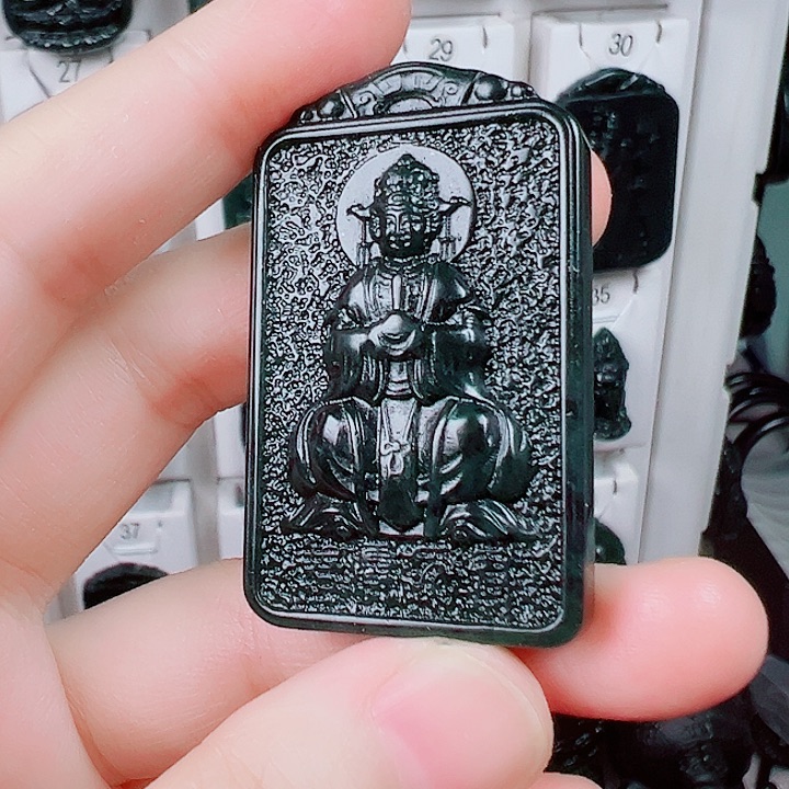 蛇纹石玉颈饰合金