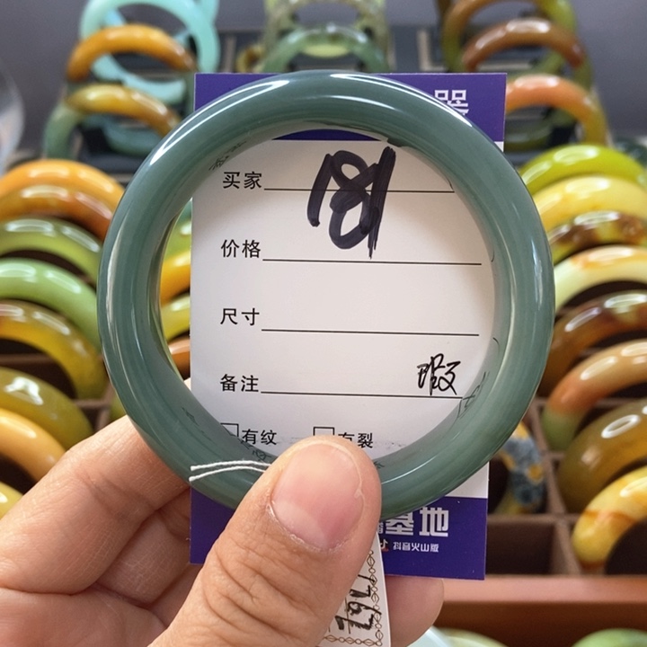 蛇纹石玉手镯未镶嵌随*?