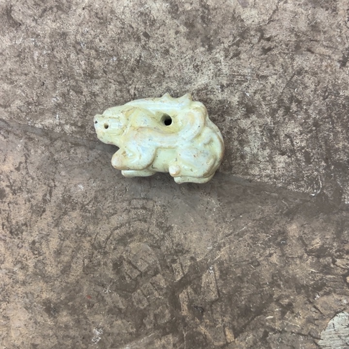 天***空和田玉（黄玉）未镶嵌把件