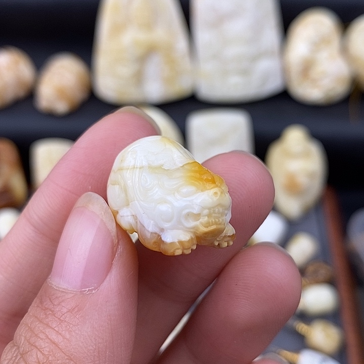 琥珀未镶嵌裸石貔貅c972