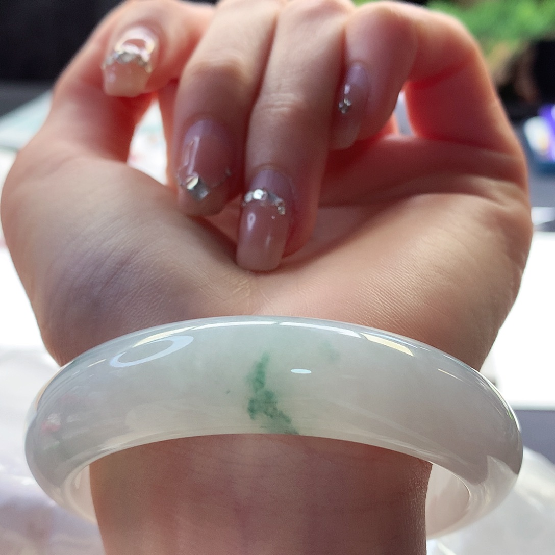 翡翠手镯未镶嵌天然翡翠57-58轮胎茅台白一抹绿花