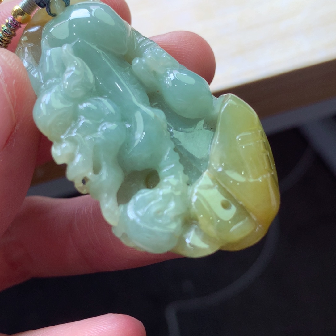 翡翠颈饰未镶嵌吊坠