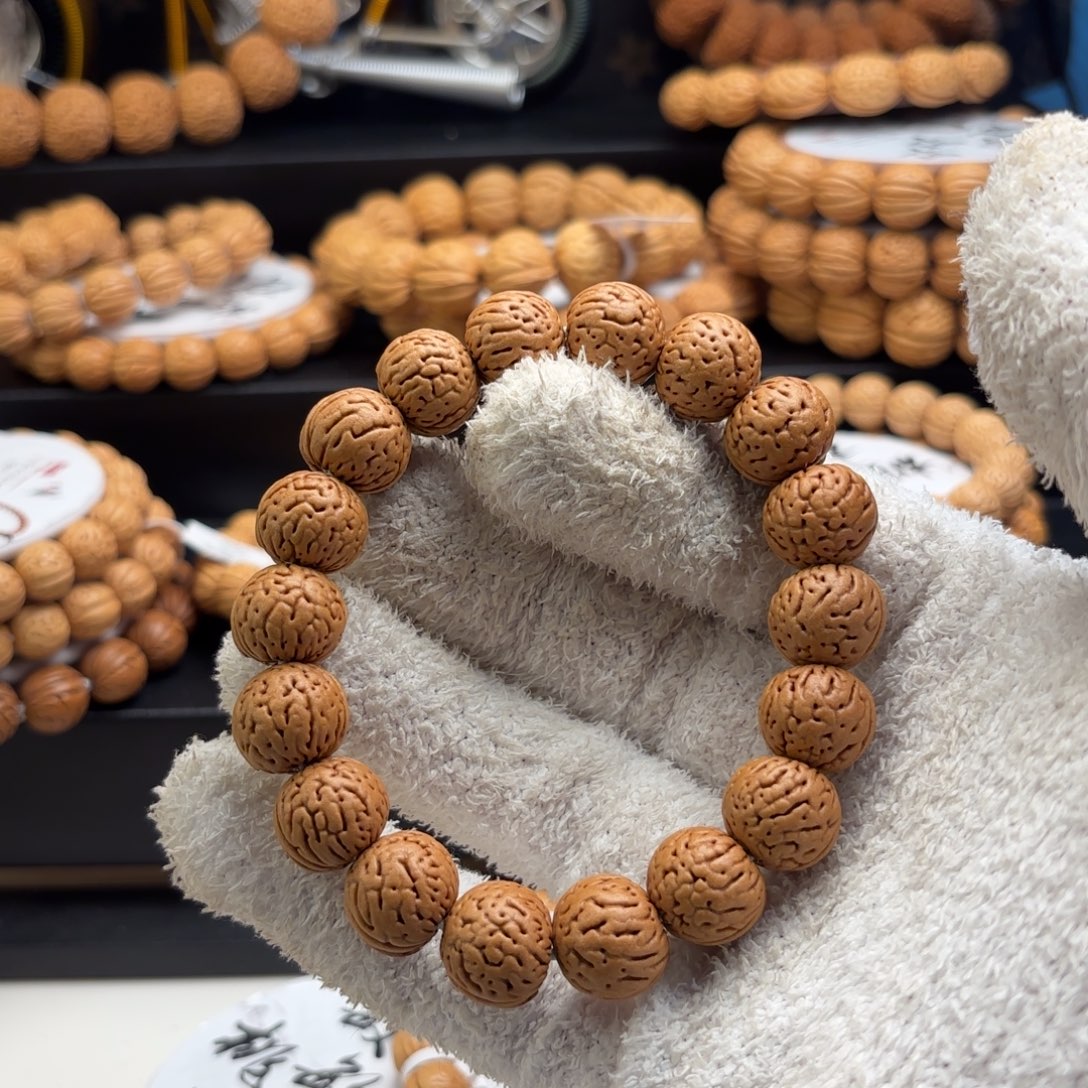 凯***车菩提籽类桃核金丹精品手串