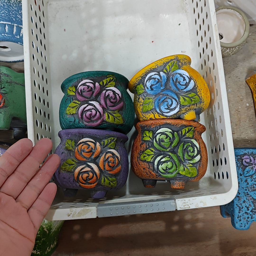 红陶吸水透气的白陶花盆