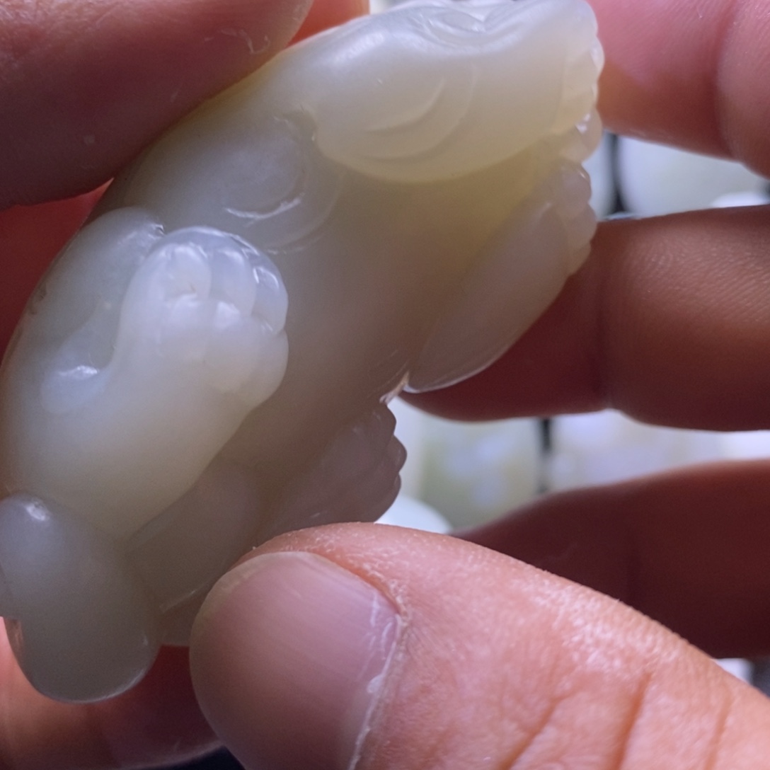 对***冒和田玉未镶嵌颈饰