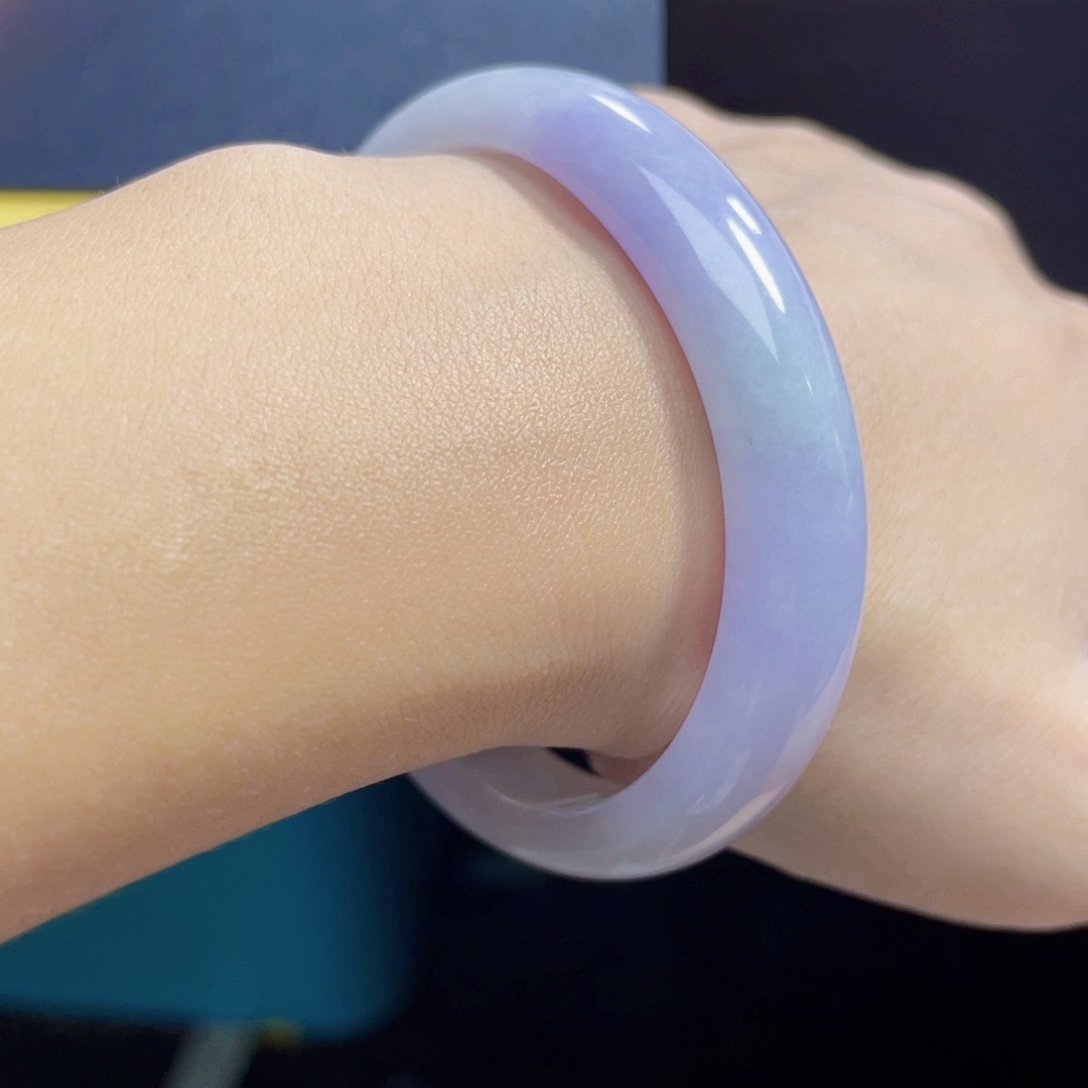 翡翠未镶嵌手镯56贵妃有纹不退换