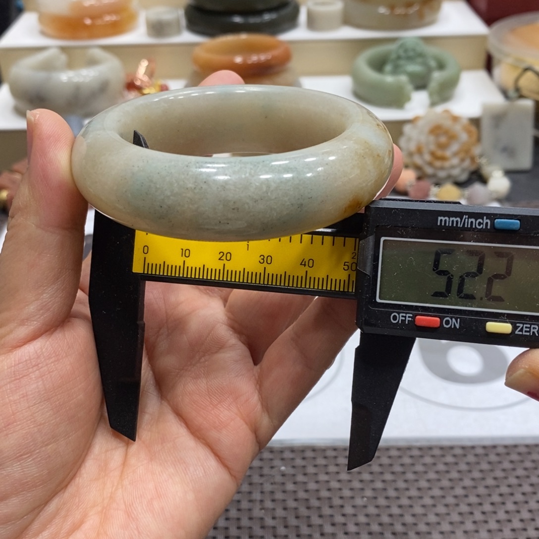 石英质玉未镶嵌手镯