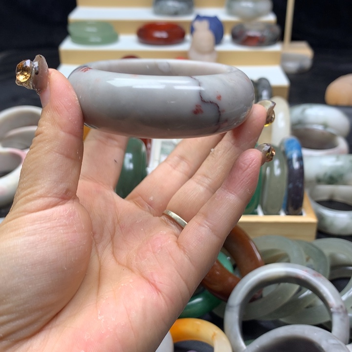 未镶嵌手镯石英质玉嘚*