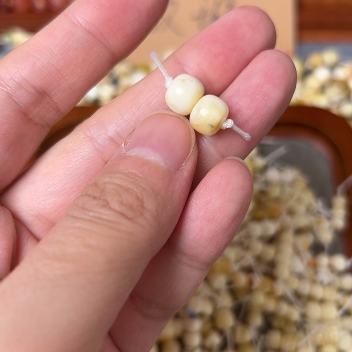 蜜蜡未镶嵌裸石8mm一对