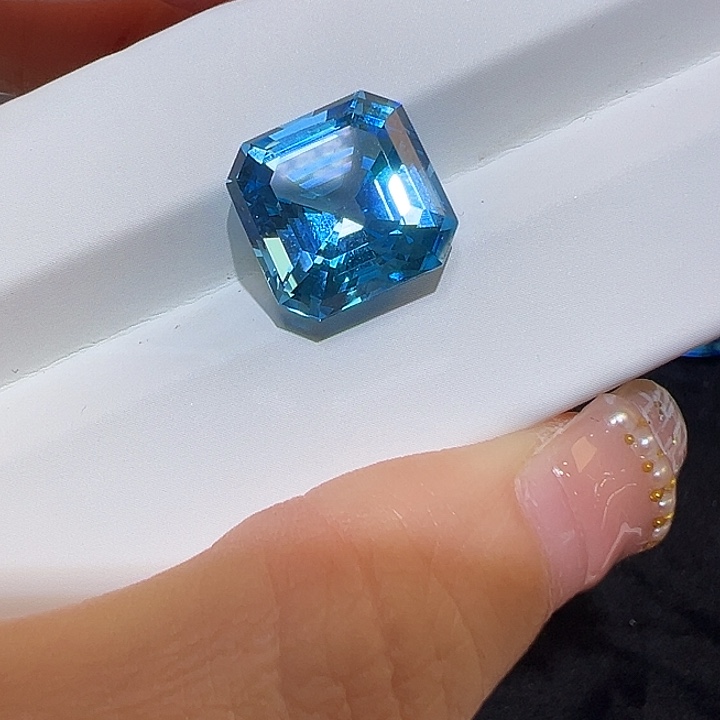 未镶嵌裸石托帕石11.98ct